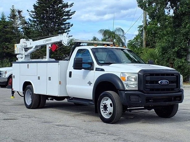 2016 LIFTMOORE 2550 MOUNTED ON 2016 FORD F450 SD