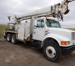 1996 Altec D2050TR MOUNTED ON 1996 INTERNATIONAL 4900