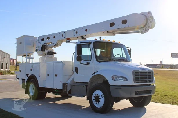 2017 ALTEC AA55 MH MOUNTED ON 2017 FREIGHTLINER BUSINESS CLASS M2 106