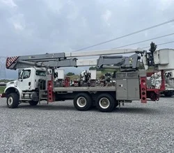 2007 Altec AH100 MOUNTED ON 2007 FREIGHTLINER BUSINESS CLASS M2 112