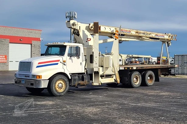 1998 PIONEER 3000 MOUNTED ON 1998 INTERNATIONAL 2674SF