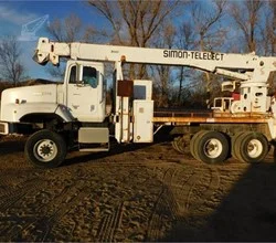 1997 SIMON-TELELECT COMMANDER MOUNTED ON 1997 INTERNATIONAL PAYSTAR 5000
