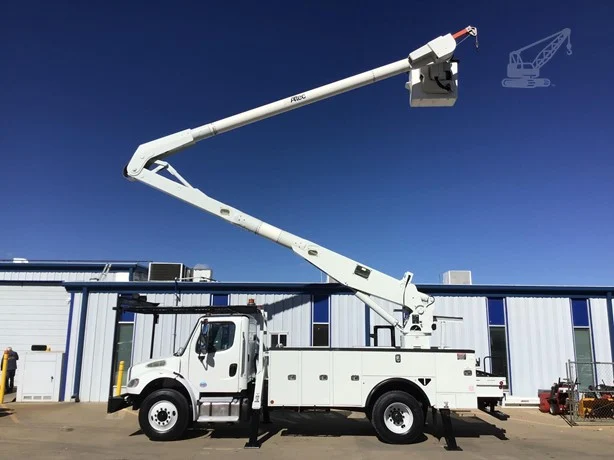 2014 ALTEC AA755 MOUNTED ON 2015 FREIGHTLINER BUSINESS CLASS M2 100