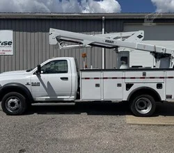2014 VERSALIFT SST40EIH MOUNTED ON 2014 DODGE RAM 5500