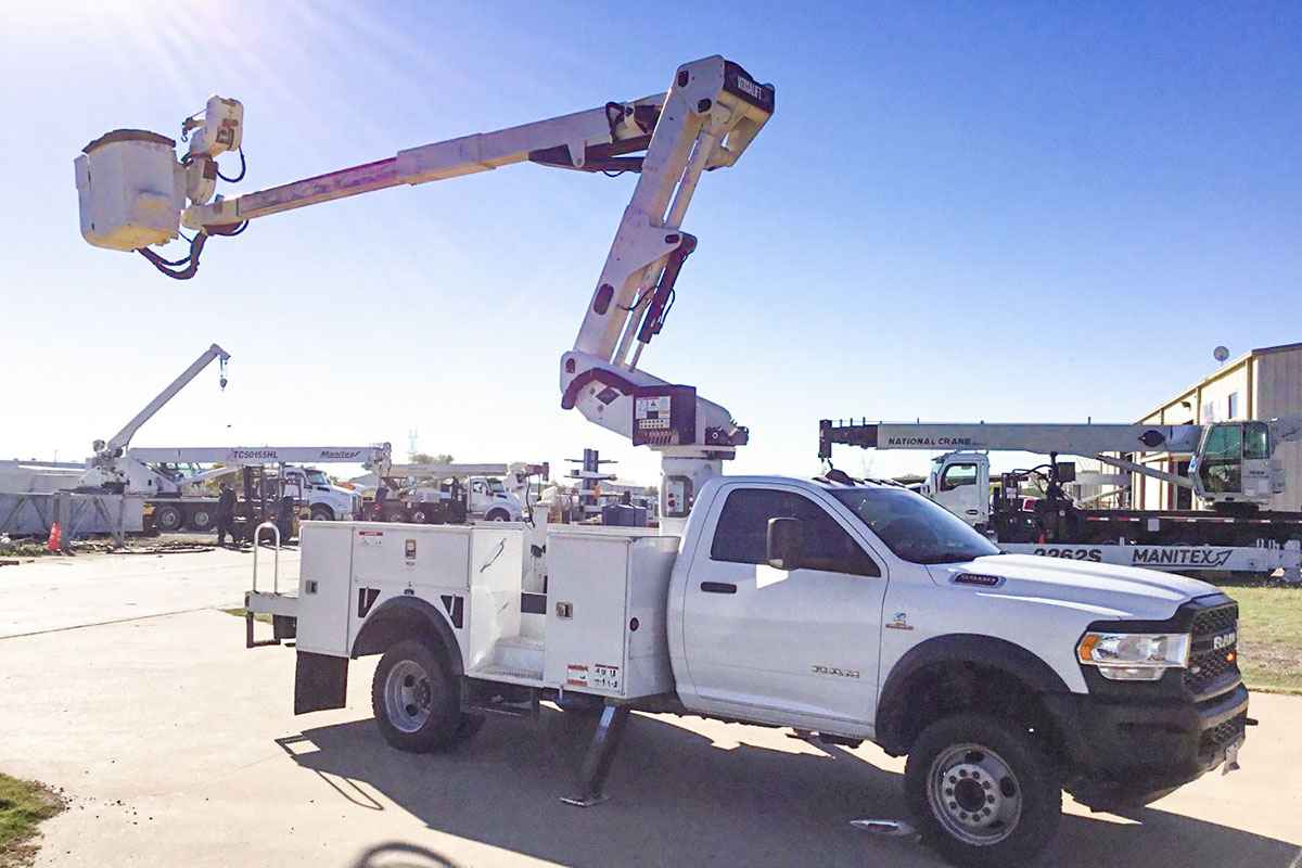 2019 Versalift VST-40-MHI