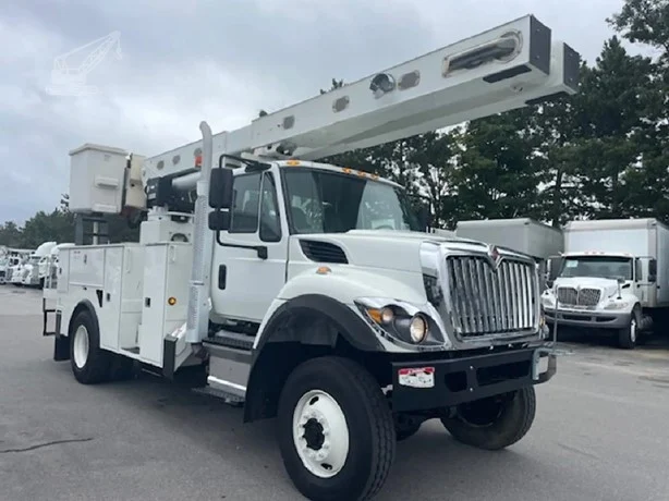 2018 VERSALIFT VO355XMHI MOUNTED ON 2018 INTERNATIONAL WORKSTAR 7300