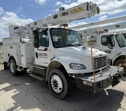 2014 ALTEC L42M MOUNTED ON 2014 FREIGHTLINER BUSINESS CLASS M2 106