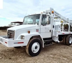 2001 TELELECT COMMANDER MOUNTED ON 2001 FREIGHTLINER FL70