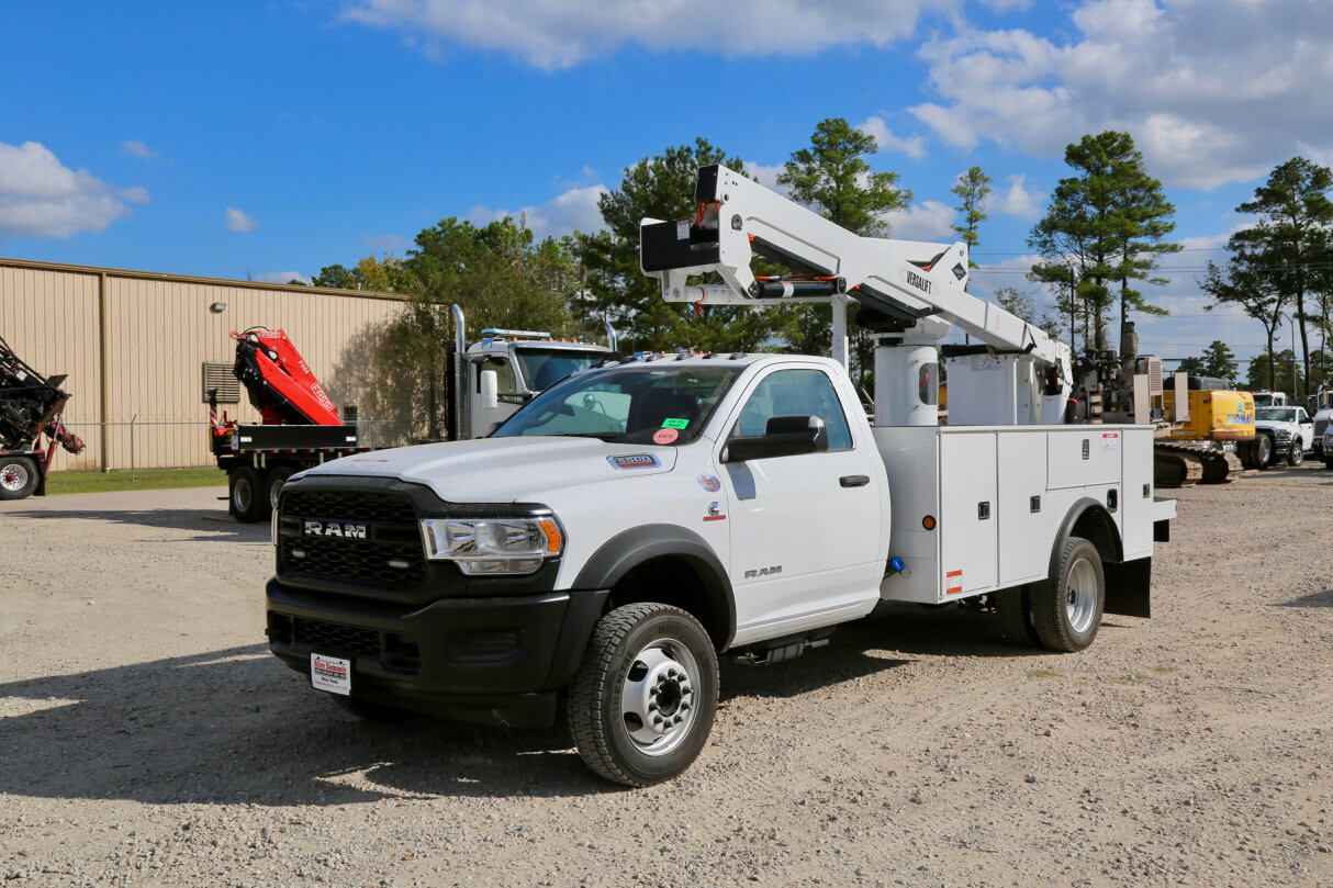 2019 Versalift SST-40-EIH