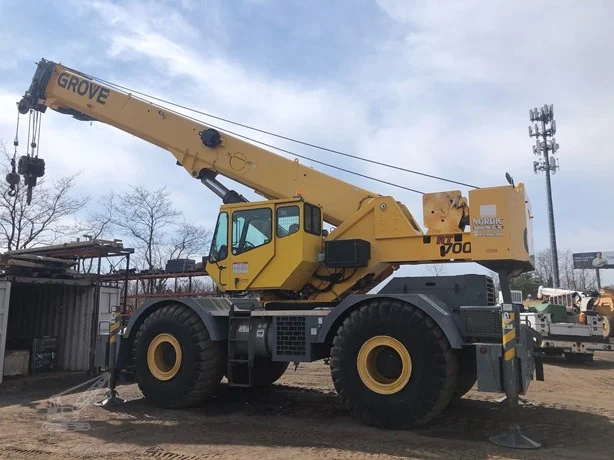 2006 GROVE RT700E