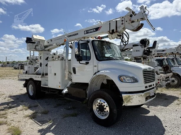 2014 TEREX COMMANDER 4047 MOUNTED ON 2014 FREIGHTLINER BUSINESS CLASS M2 106