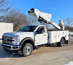 2025 VERSALIFT VST40MHI MOUNTED ON 2026 FORD F550