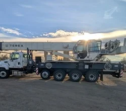 2012 TEREX CROSSOVER 6000 MOUNTED ON 2012 FREIGHTLINER 114SD