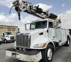 2007 Altec DM47TR MOUNTED ON 2007 PETERBILT 335