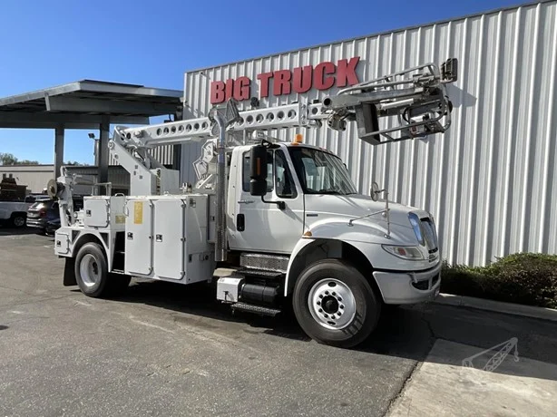 2011 ALTEC AT40C MOUNTED ON 2011 INTERNATIONAL DURASTAR 4300