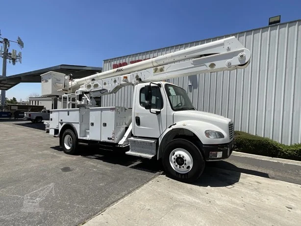 2019 ALTEC AA55 MOUNTED ON 2019 FREIGHTLINER BUSINESS CLASS M2 106