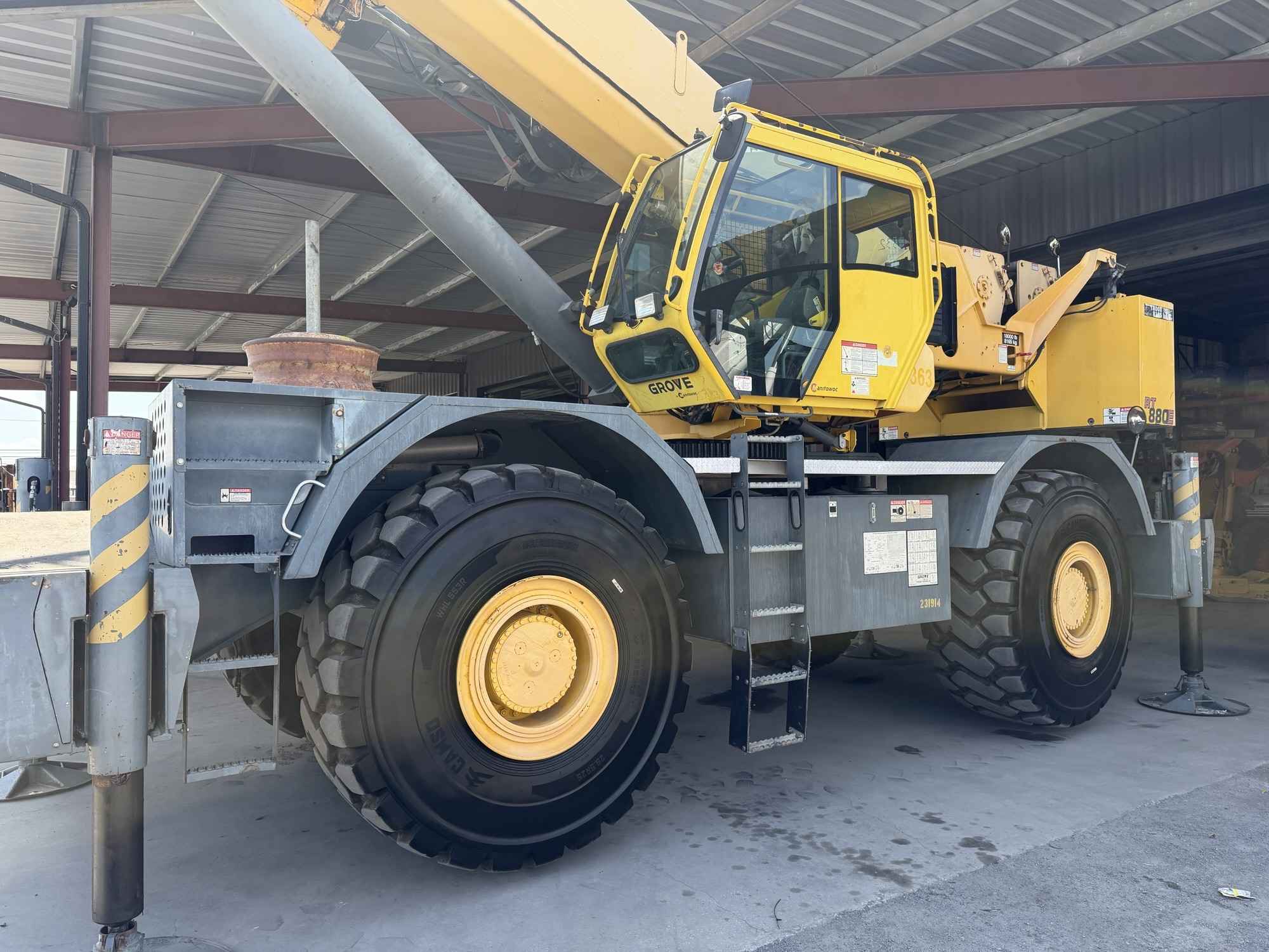 2011 Grove RT880E