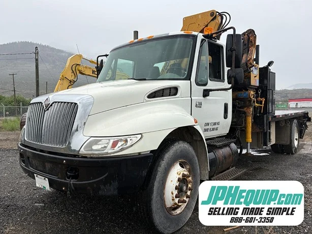 2002 Copma C1365/3 MOUNTED ON 2002 INTERNATIONAL DURASTAR 4300