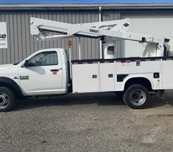 2014 VERSALIFT SST40EIH-01 MOUNTED ON 2014 DODGE RAM 5500
