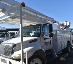 2004 ALTEC AA755L MOUNTED ON 2004 INTERNATIONAL DURASTAR 4300