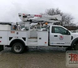 2017 Versalift SST40EIH MOUNTED ON 2017 FORD F550 XL