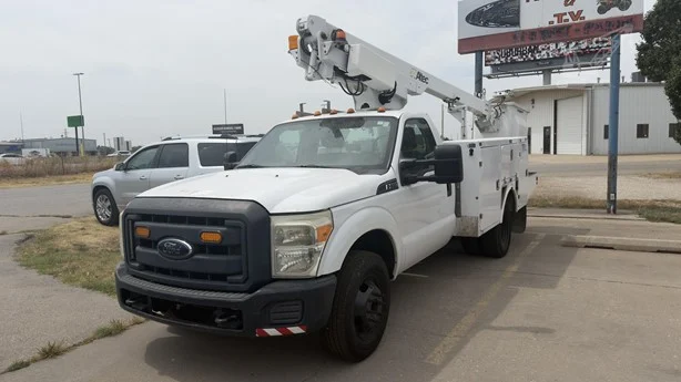 2013 ALTEC 200A MOUNTED ON 2013 FORD F350