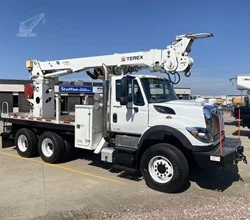 2011 TEREX COMMANDER 4047 MOUNTED ON 2011 INTERNATIONAL WORKSTAR 7400