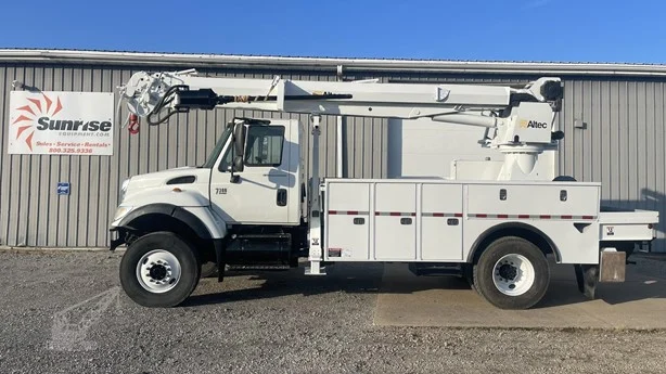 2007 ALTEC DM47TR MOUNTED ON 2007 INTERNATIONAL WORKSTAR 7300