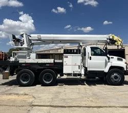 2005 Altec D2050B MOUNTED ON 2005 CHEVROLET KODIAK C8500