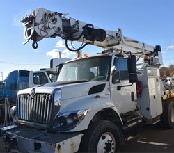 2008 Altec DM47TR MOUNTED ON 2008 INTERNATIONAL WORKSTAR 7400