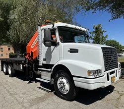 2004 Palfinger PK32080 MOUNTED ON 2004 VOLVO VHD42B200