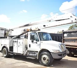 2005 ALTEC AA755L MOUNTED ON 2005 INTERNATIONAL DURASTAR 4300