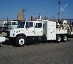 2003 National N65A-32 MOUNTED ON 2003 FREIGHTLINER FL80
