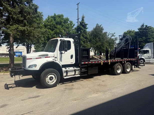 2005 HIAB 144B-3 CL MOUNTED ON 2005 FREIGHTLINER BUSINESS CLASS M2 112