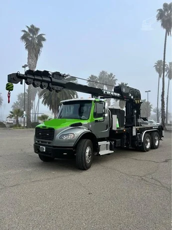 2011 GARLAND XHD110-5 DINOSAUR MOUNTED ON 2011 FREIGHTLINER FL116