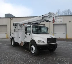 2020 ALTEC DM47BTR MOUNTED ON 2020 FREIGHTLINER BUSINESS CLASS M2 106