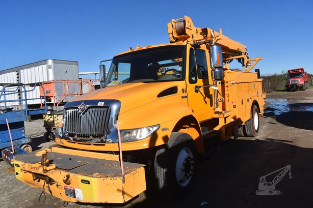 2009 ALTEC DM45TR MOUNTED ON 2009 INTERNATIONAL DURASTAR 4300