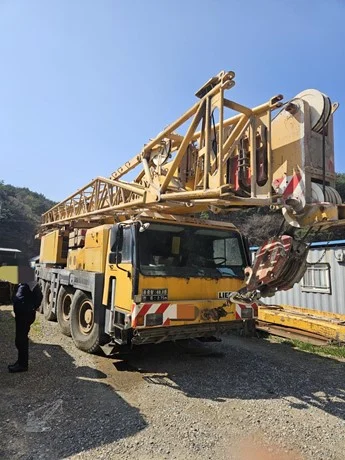 1999 LIEBHERR LTM1090-2
