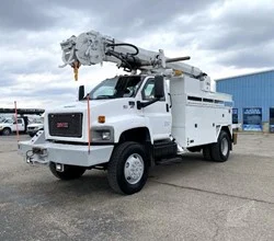 2008 ALTEC DM45 MOUNTED ON 2008 GMC TOPKICK C8500