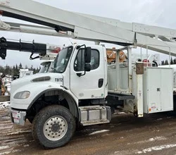 2016 Versalift VST9500MHI MOUNTED ON 2016 FREIGHTLINER BUSINESS CLASS M2 106