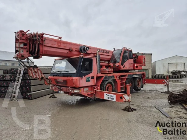 2005 GROVE GMK3050