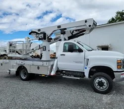 2022 VERSALIFT VST47N MOUNTED ON 2022 CHEVROLET SILVERADO 5500HD