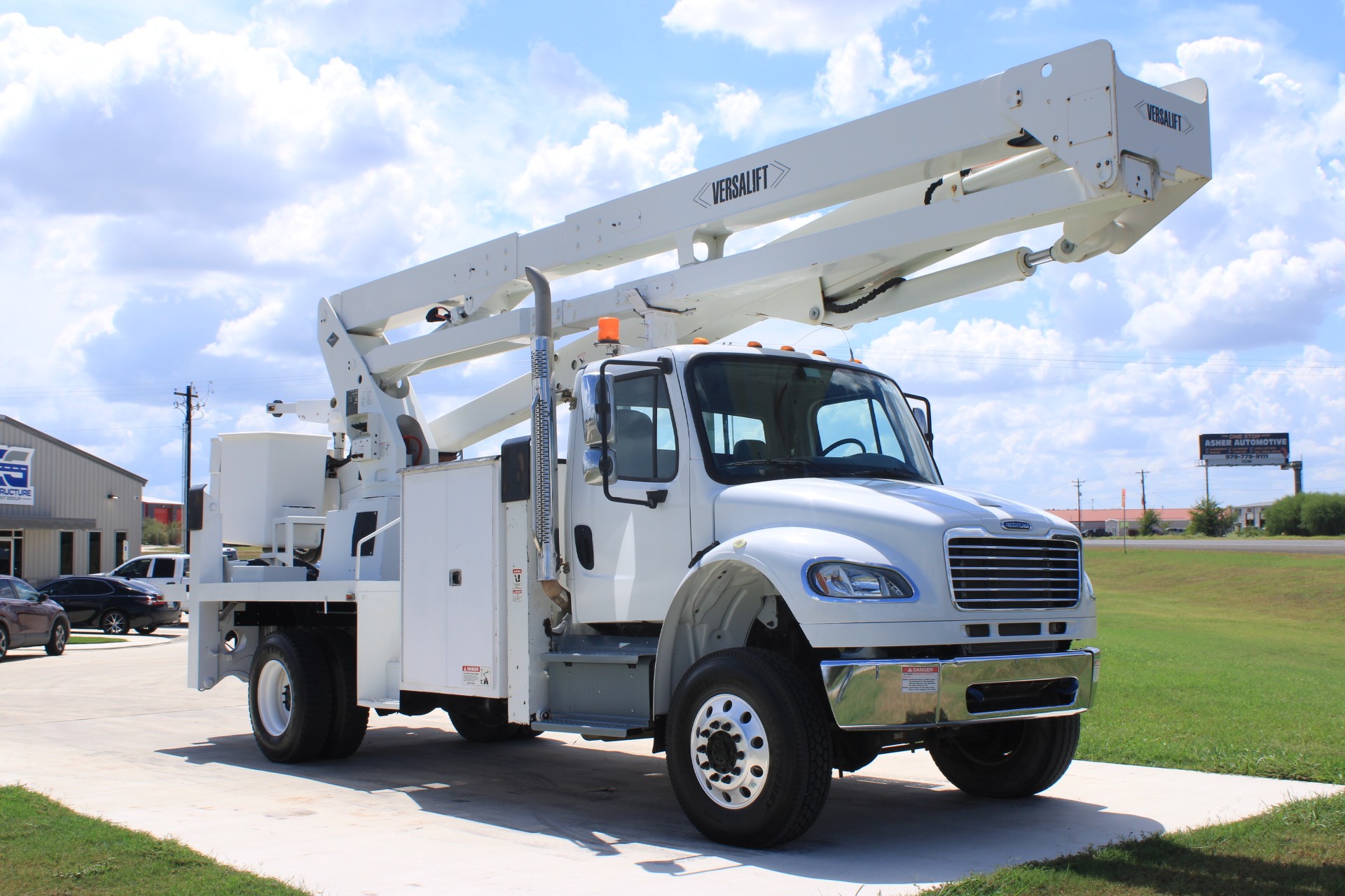 2014 Versalift VST-7500I