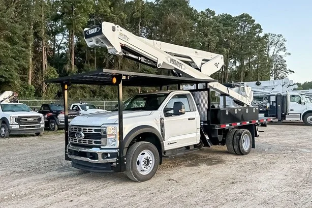 2022 VERSALIFT VST52MHI MOUNTED ON 2023 FORD F600