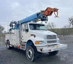 2004 ALTEC DL45 MOUNTED ON 2004 STERLING ACTERRA
