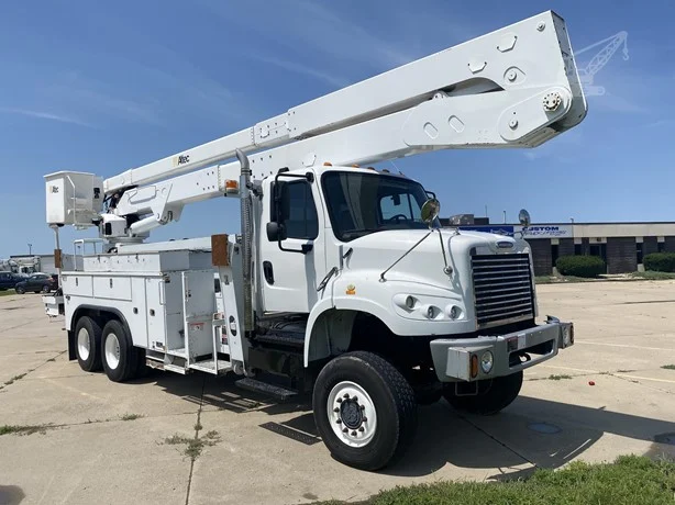 2012 Altec AA77-TE93 MOUNTED ON 2012 FREIGHTLINER BUSINESS CLASS M2 106