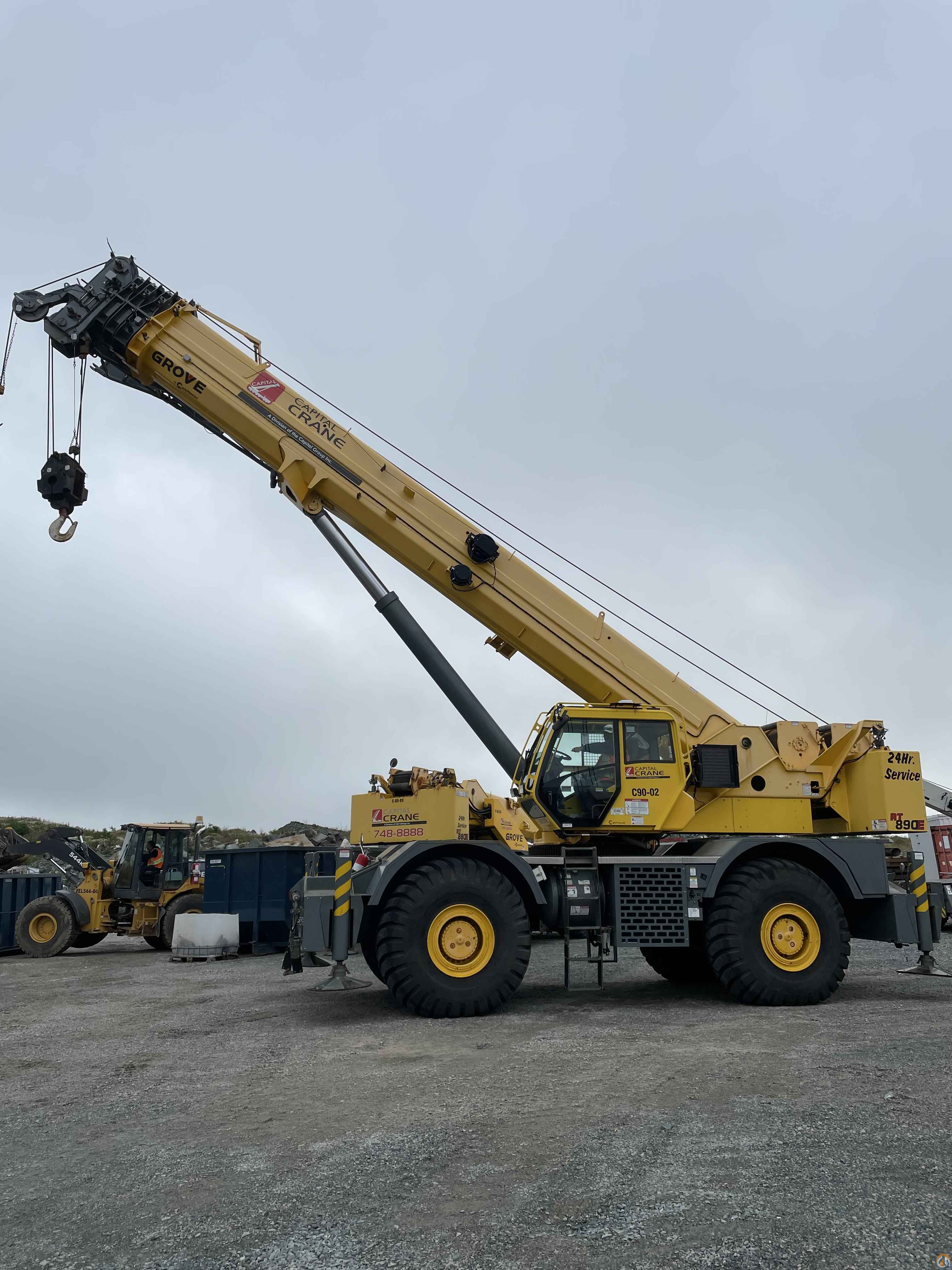 2011 Grove RT890E