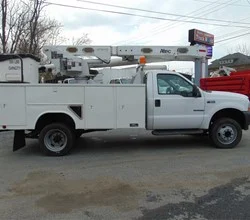 2002 Altec AC30-53T MOUNTED ON 2002 FORD F550