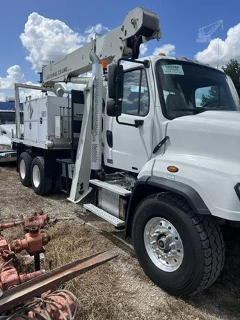 2013 National 600E2 MOUNTED ON 2013 FREIGHTLINER 114SD