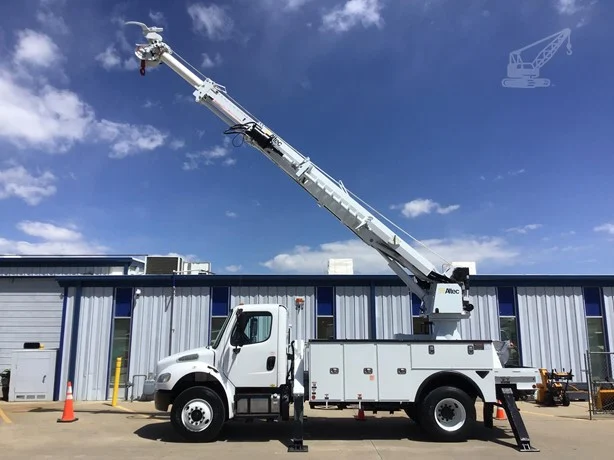 2017 ALTEC DC47TR MOUNTED ON 2018 FREIGHTLINER BUSINESS CLASS M2 106